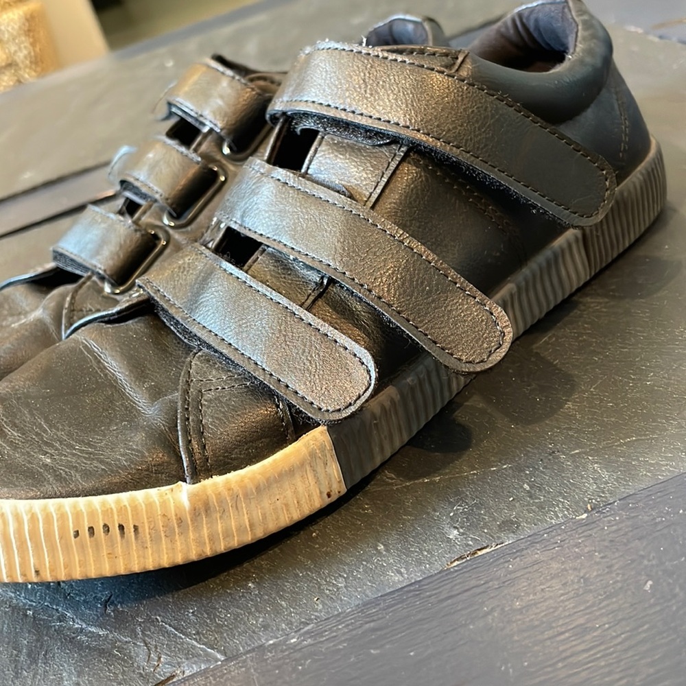 Black dress shoes
